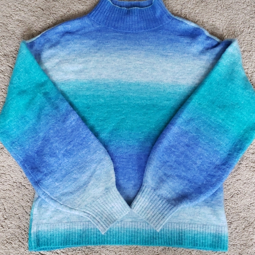 Mock turtleneck blue ombre sweater
